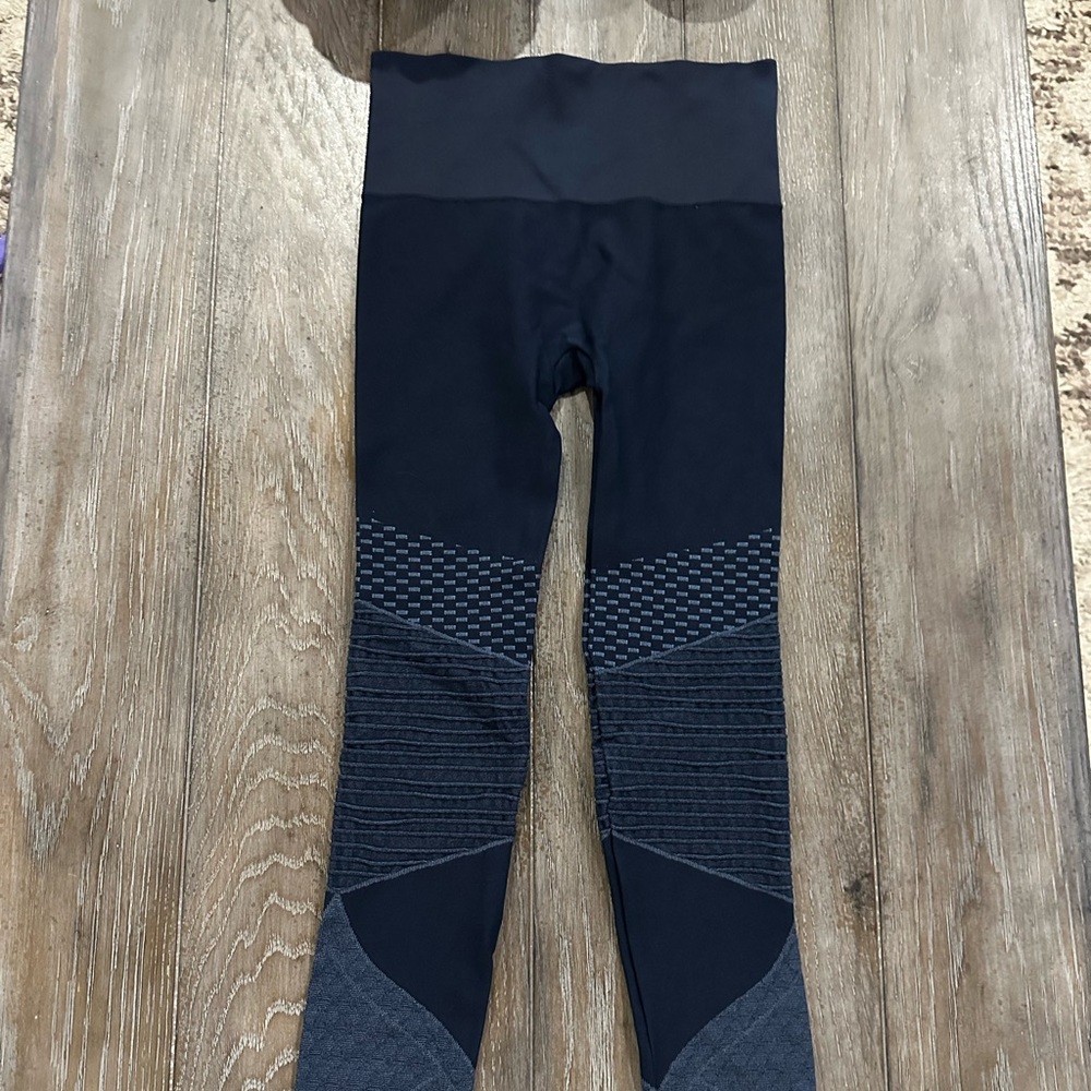 Spanx Dark Patterned Leggings - image 2